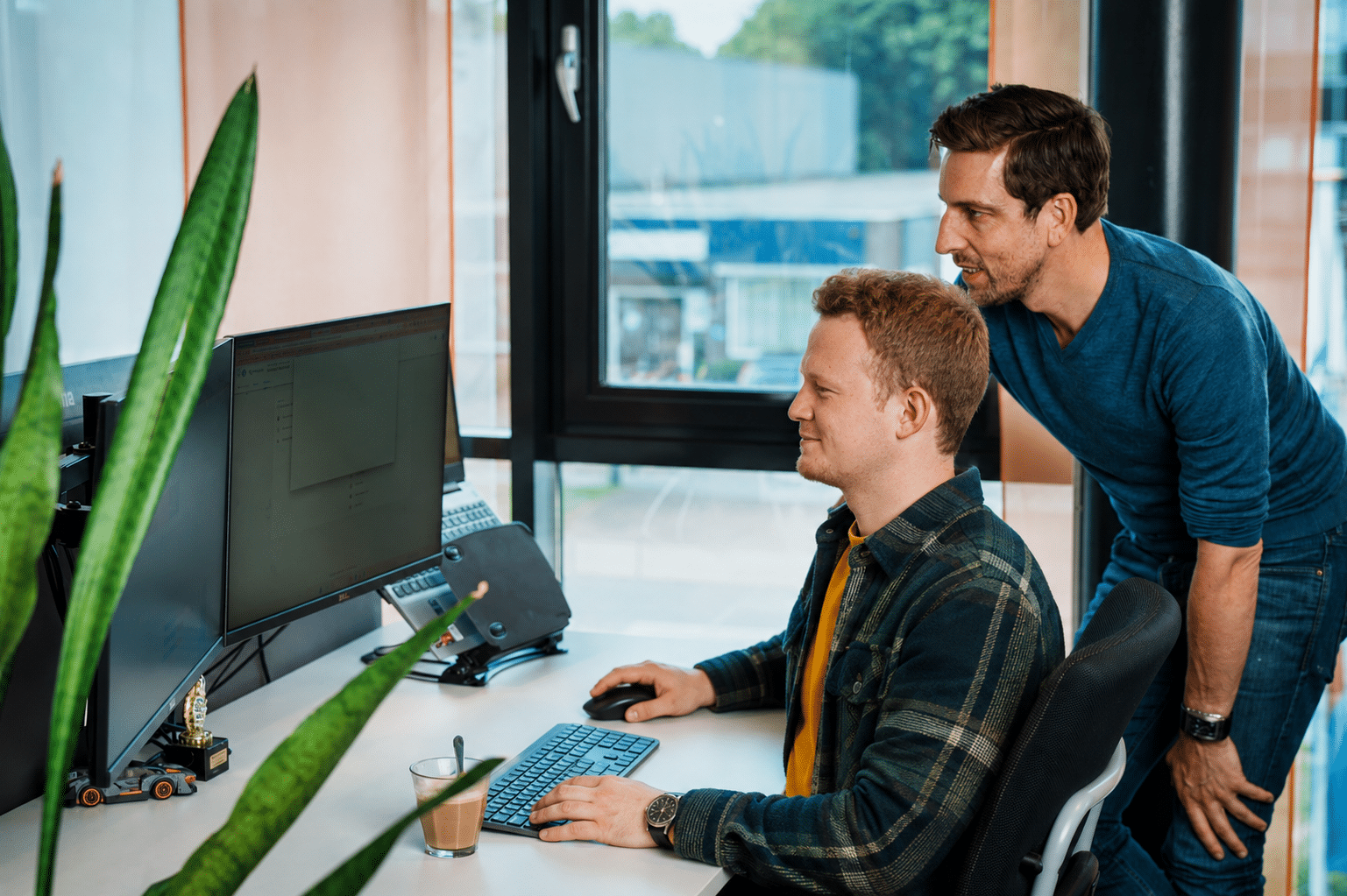Doelbewust online marketing - Vincent en Nissrine in overleg